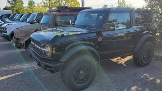 2024 Bronco 2 door wSasquatch package vs 4 door and FJ Cruiser [upl. by Aketahs]