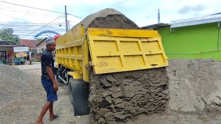 Truk Jomplang Mobil Truk Fuso Canter Pengangkut Pasir Bongkar Muatan Full Bak Jumbo [upl. by Sacha963]