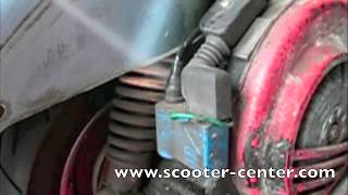 How to clean your vespa engine  Vespa Motor reinigen [upl. by Inaj]