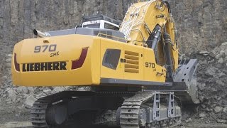 Liebherr R 970 SME Hochlöffel Bagger belädt Doosan DA 40 Dumper I Steinexpo 2014 [upl. by Junji]