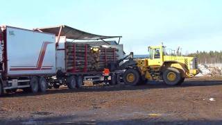 Volvo L150E Loading Exte Timbercasette on Trucks  Exte timmerkorgar kasseter [upl. by Analah387]