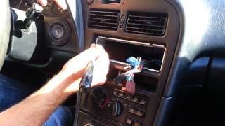 Monter auto radio Astuce Voiture  Conseils Auto Poser auto radio [upl. by Towny49]