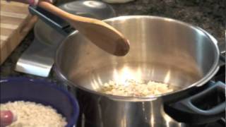 How to cook Risotto in a Pressure Cooker  in 7 minutes [upl. by Ybba]