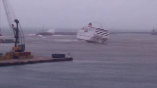 Fortuny entrando en Melilla con temporal de levante [upl. by Hakkeber]