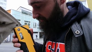 Mit Powerbank ein Auto starten  Review Part I The BlacBook [upl. by Irmine521]