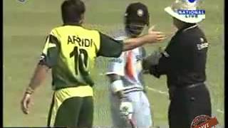 Gautam Gambhir amp Shahid Afridi Fight 3rd ODI Kanpur Nov112007  Series Ind 32 Pak  Two Cup Tea [upl. by Anivad]