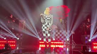 “Don’t Speak” by Gwen Stefani at the 2023 NYE Wynn Party in Las Vegas [upl. by Pazice]