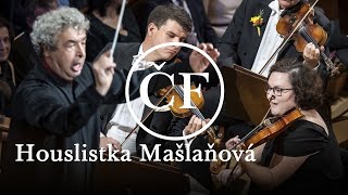 Houslistka Mašlaňová Někdy si připomínám jaká čest je hrát v České filharmonii [upl. by Brunhilda289]