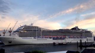 Msc Magnifica entra ad Amburgo sulle note degli White Stripes [upl. by Dollie4]