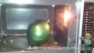 Inflar un globo con un microondas Experimentos Caseros [upl. by Asli840]