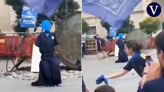 Tirar molotovs a la policía el polémico taller de las fiestas de Granollers [upl. by Ellivro]