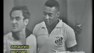 Família Trapo  Ronald Golias e Jô Soares jogam bola com Pelé TV Record 1967 [upl. by Akirderf935]