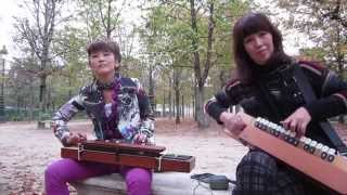 大正琴in Paris Jardin des Tuileries【上を向いて歩こう・イエスタデイ】 Saori Matsuno Japanese Harp Taishogoto [upl. by Anerbas]