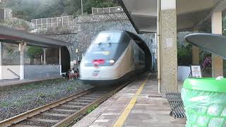 intercity Trenitalia fuori dal tunnel va a La Spezia [upl. by Enotna847]