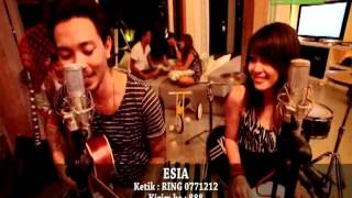 KIS Sabar feat Tiari Bintang Official Video [upl. by Mill795]