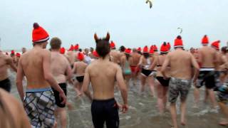 Nieuwjaarsduik 2012 in Zandvoort [upl. by Wernda]