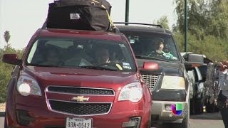 Paisanos viajan en caravanas a México para evitar extorsiones  Noticiero Univisión [upl. by Nason]