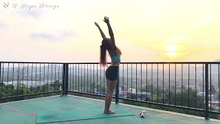 Yoga Diary 🧘🏻‍♀️ 10124 Full body strength amp flexibility flow with Bohobeautiful [upl. by Uriia]