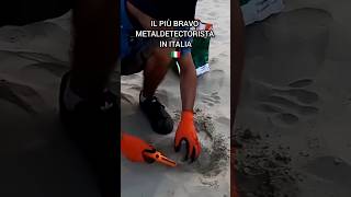 GRANDE SCOPERTA CON IL METAL DETECTOR IN SPIAGGIA 🏖️ metaldetecting metaldetector [upl. by Lleret]