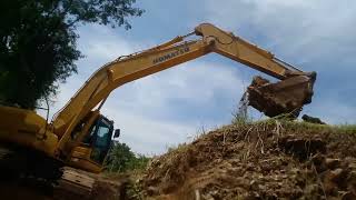 Removal of soil from the canal where the bunt is constructed in Lake Reservoir Vyaputi 🇱🇰 [upl. by Loss]