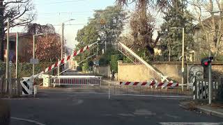 Mariano Comense I Passaggio a Livello  Level crossing [upl. by Dazhehs107]