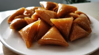 Briouats aux amandes enrobées de miel  Briouats with almonds coated with honey [upl. by Anayk]