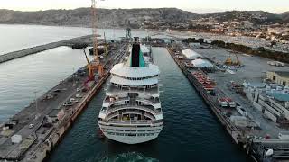 MS Artania fährt in die Werft in Marseille ein November 2022 [upl. by Stelu]