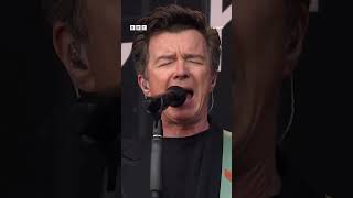 Rick Astley covers Sam Fenders Seventeen Going Under [upl. by Nodnahs]