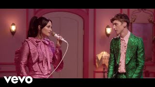 Kacey Musgraves  Glittery ft Troye Sivan Live From The Kacey Musgraves Christmas Show [upl. by Nata]