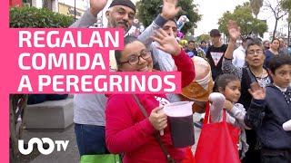 Familias se organizan para regalar comida a peregrinos que arriban a la Basílica de Guadalupe [upl. by Trepur]