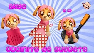 Patrulla Canina en español LA COCINITA DE JUGUETE DE SKYE Juguetes Paw Patrol [upl. by Klemens]