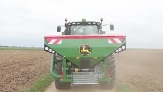 John Deere  semoir ExactEmerge [upl. by Olleina551]