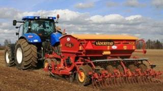 New Holland T6080 Drilling Peas with Vaderstad Rapid 300 [upl. by Yboc]