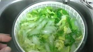 Quick tip Restaurant secret to crisping limp lettuce [upl. by Hoppe]