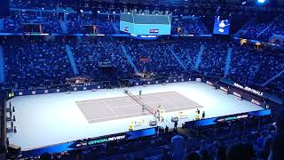 Nitto Atp Finals 2023  Djokovic si improvvisa quotdirettore d orchestraquot sui fischi del pubblico [upl. by Valeria]