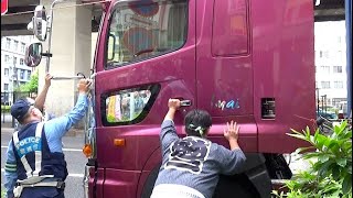 神田祭 2023 神幸祭の進路を塞ぐ神酒所前の大型トレーラー [upl. by Najib]