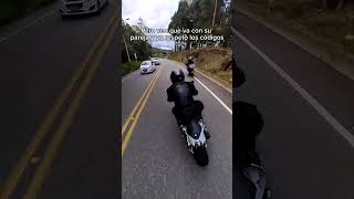 Así se adelanta a un biker con novia [upl. by Kakalina651]