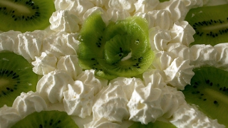 Torta a strati con panna e kiwi [upl. by Butcher]