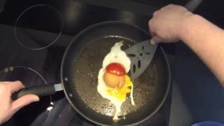 Comment faire cuire un oeuf sur le plat  Recette du chef [upl. by Stich532]