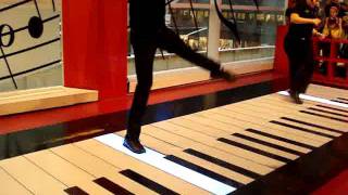 quotFur Elisequot on The Big Piano at FAO Schwarz [upl. by Farland]