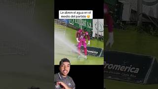 😲💦Le abren el agua en el medio del partido españa argentina mexico usa futbol gol colombia [upl. by Neu]