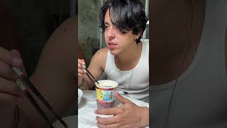 Provando Cup noodles de feijoada [upl. by Eedahs]