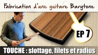 Fabrication dune guitare barytone  slottage filets et radius de la touche [upl. by Sybyl]