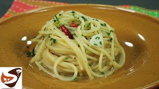 Spaghetti aglio olio e peperoncino – Primi piatti sfiziosi e veloci [upl. by Lenes280]