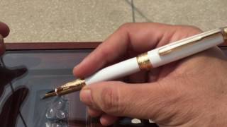 Montblanc Meisterstück White Solitaire Red Gold Homage à WA Mozart Fountain Pen [upl. by Sylvanus]