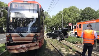 PKW missachtet Abbiegeverbot  kollidiert mit Stadtbahn Kind verletzt in BonnHochkreuz am 050924 [upl. by Nylyram]