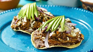 Tostadas de Pollo con Mole [upl. by Mohun]