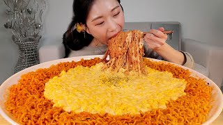 ASMR 우와 이거 신세계네요😳 콘치즈 불닭볶음면 먹방 Eating spicy ramen with corn cheese mukbang [upl. by Kellina435]