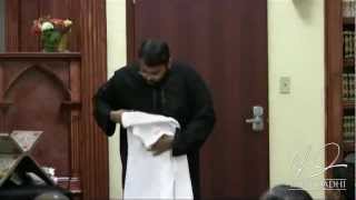 Hajj  How to wear Ihraam the most practical way  Yasir Qadhi  November 2010 [upl. by Aneehsar]