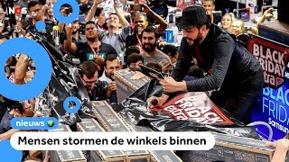 Black Friday enorme drukte voor hoge kortingen in winkels [upl. by Anairda]